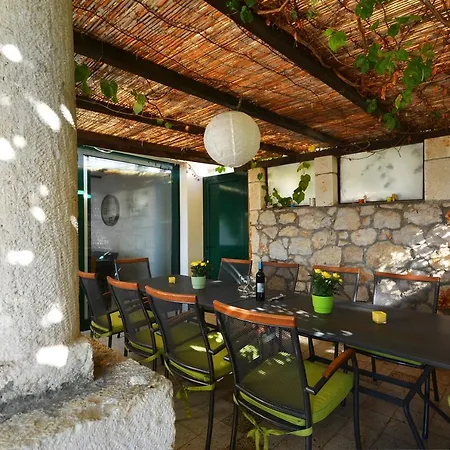 Karaber * Hvar Town