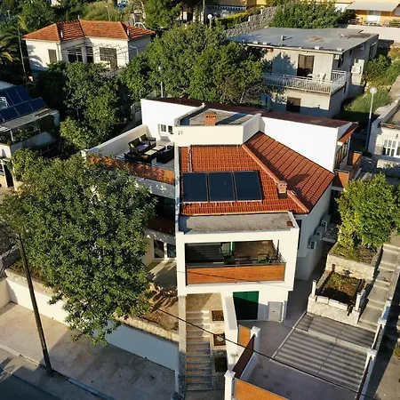 Vila Karaber *